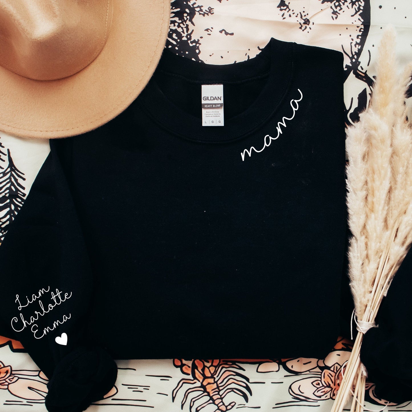 Kundenspezifisches Mama-Sweatshirt mit Kindernamen auf Ärmel