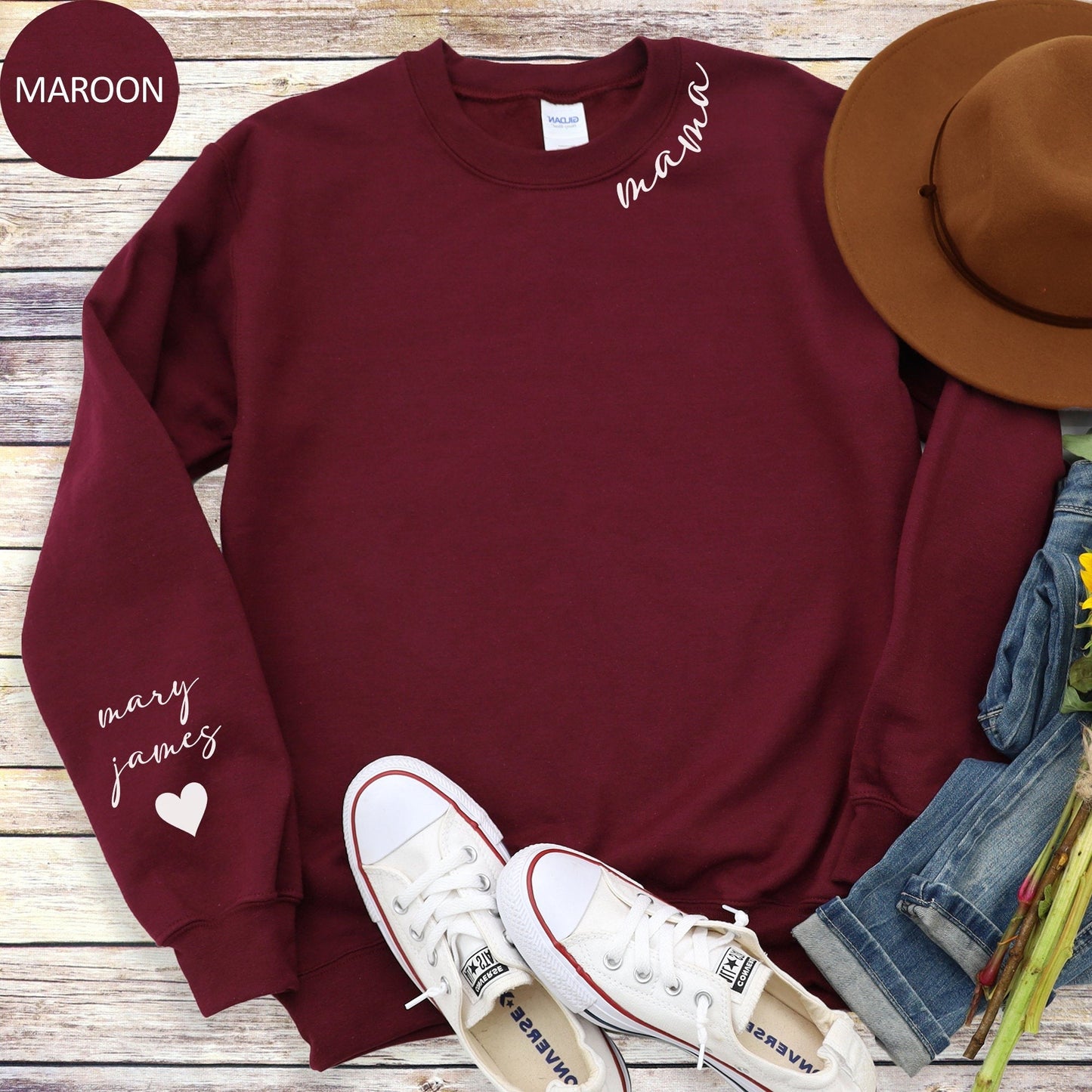 Kundenspezifisches Mama-Sweatshirt mit Kindernamen auf Ärmel