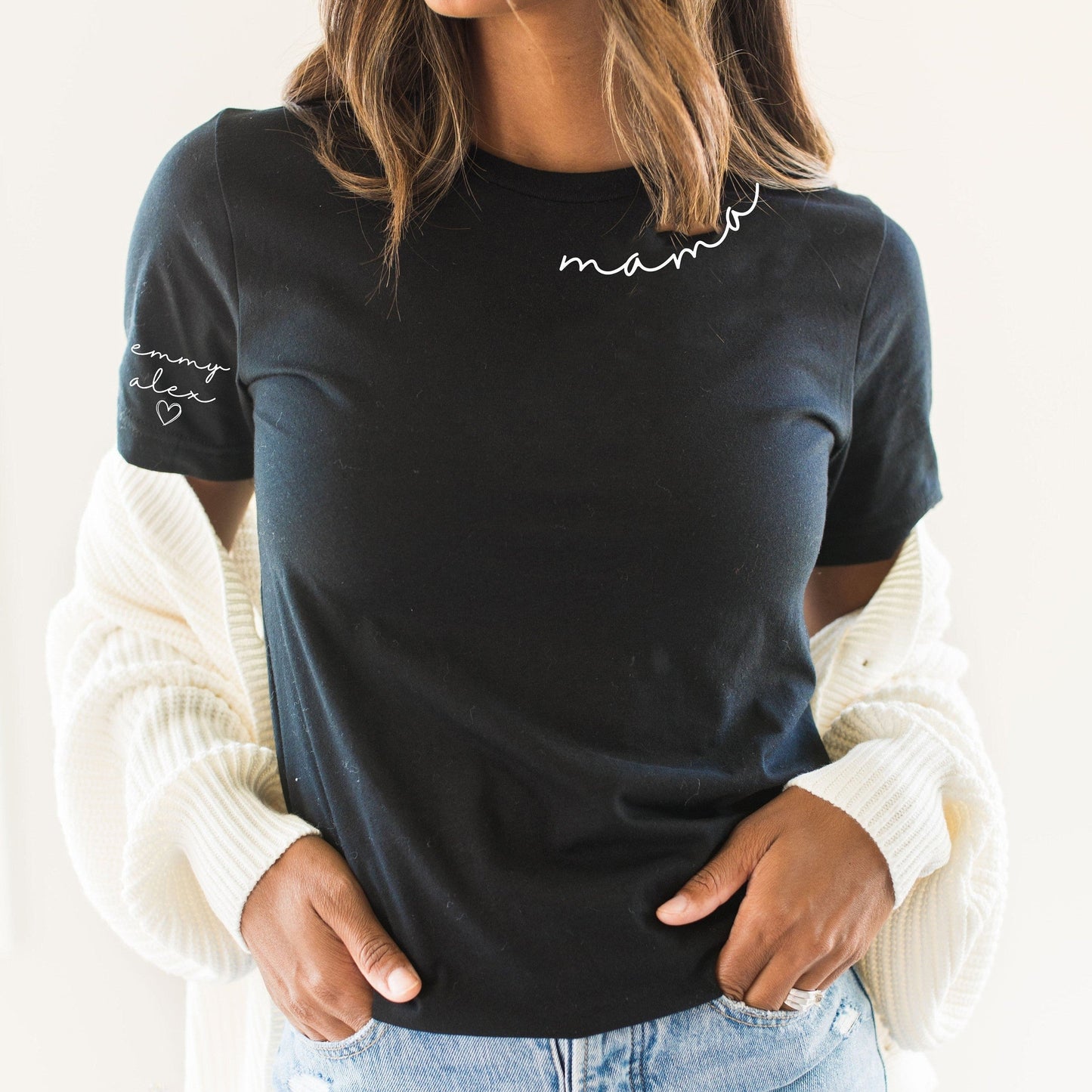 Kundenspezifisches Mama-Sweatshirt mit Kindernamen auf Ärmel