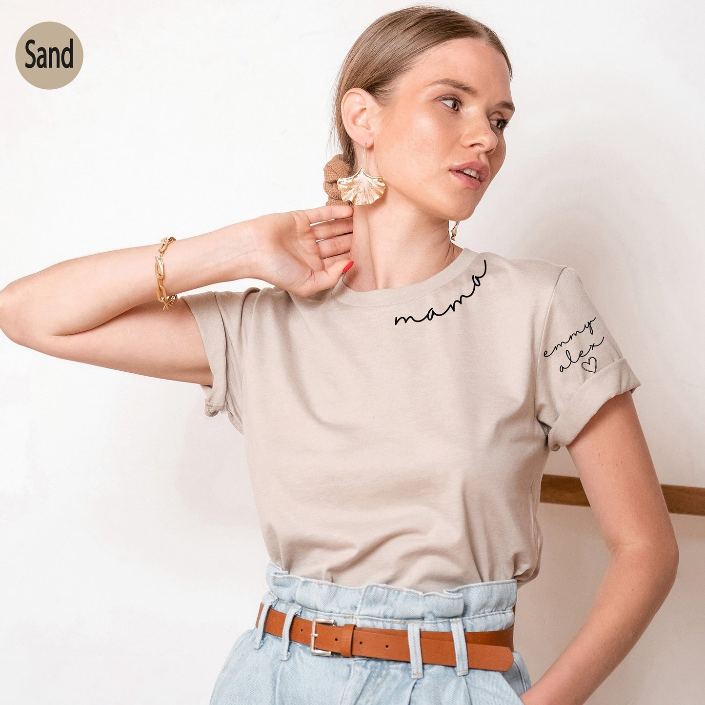 Kundenspezifisches Mama-Sweatshirt mit Kindernamen auf Ärmel