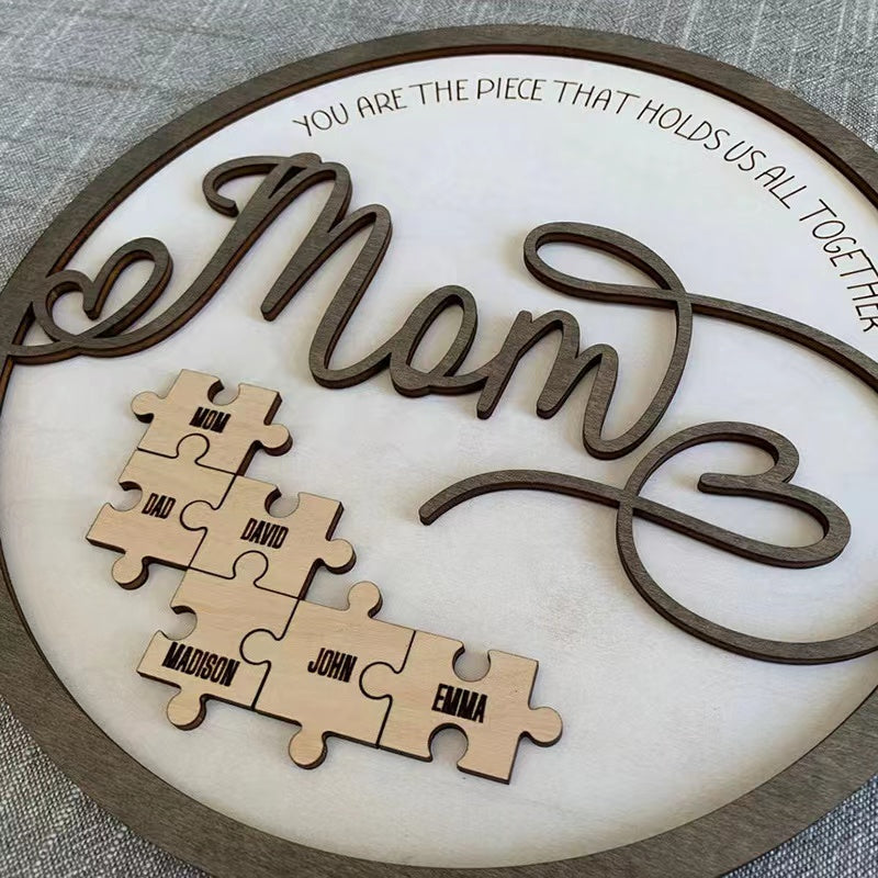 You Are The Piece That Holds Us Together Mom – Personalisiertes Holzpuzzle-Schild