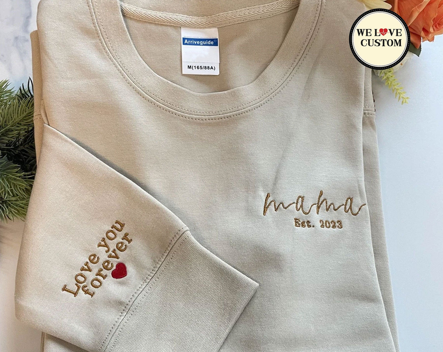 Personalisiertes besticktes EST Mom Sweatshirt - individuelles Geschenk für Mama